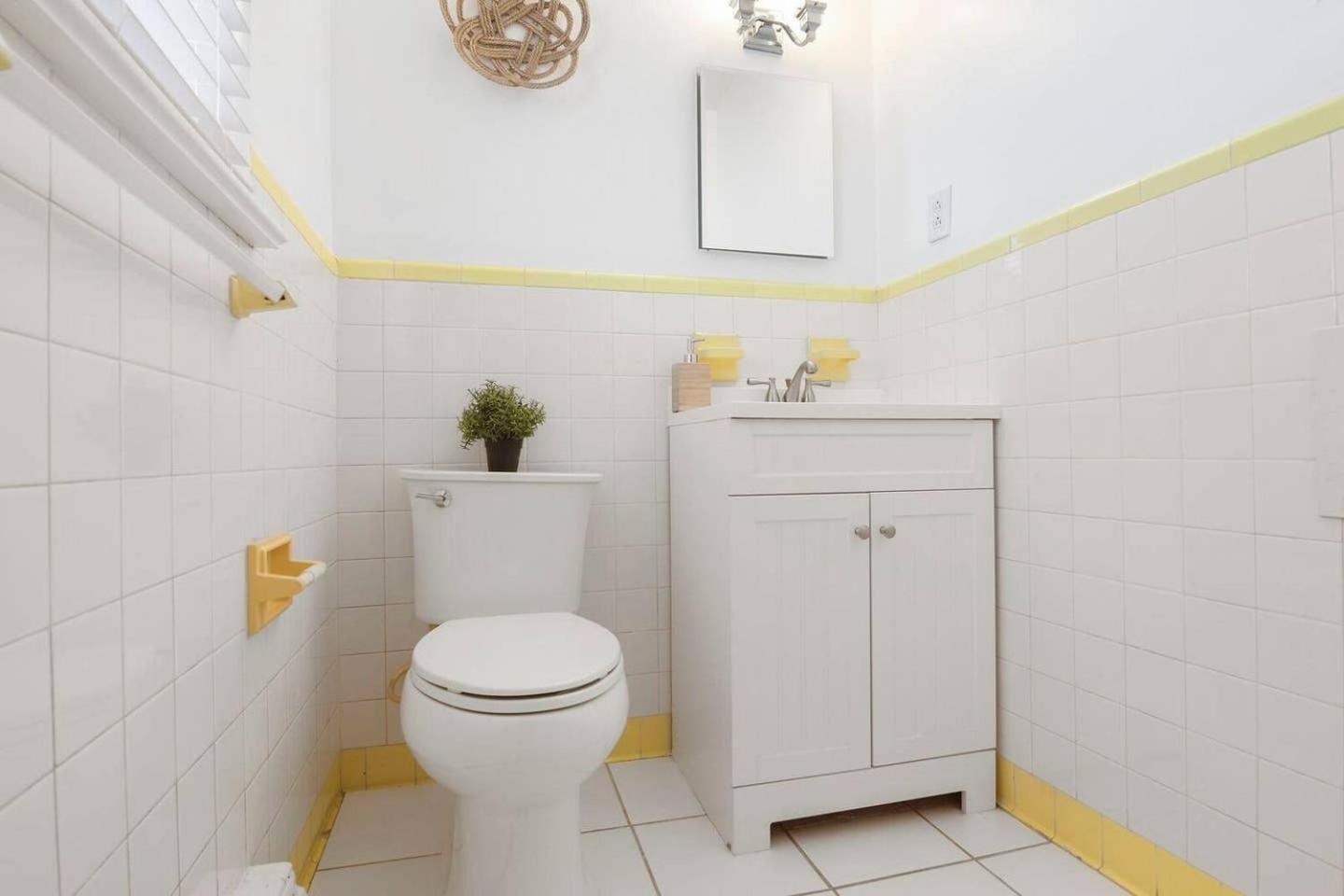 Luxe Beach Getaway 3BR 3 min walk to beach Main image 2